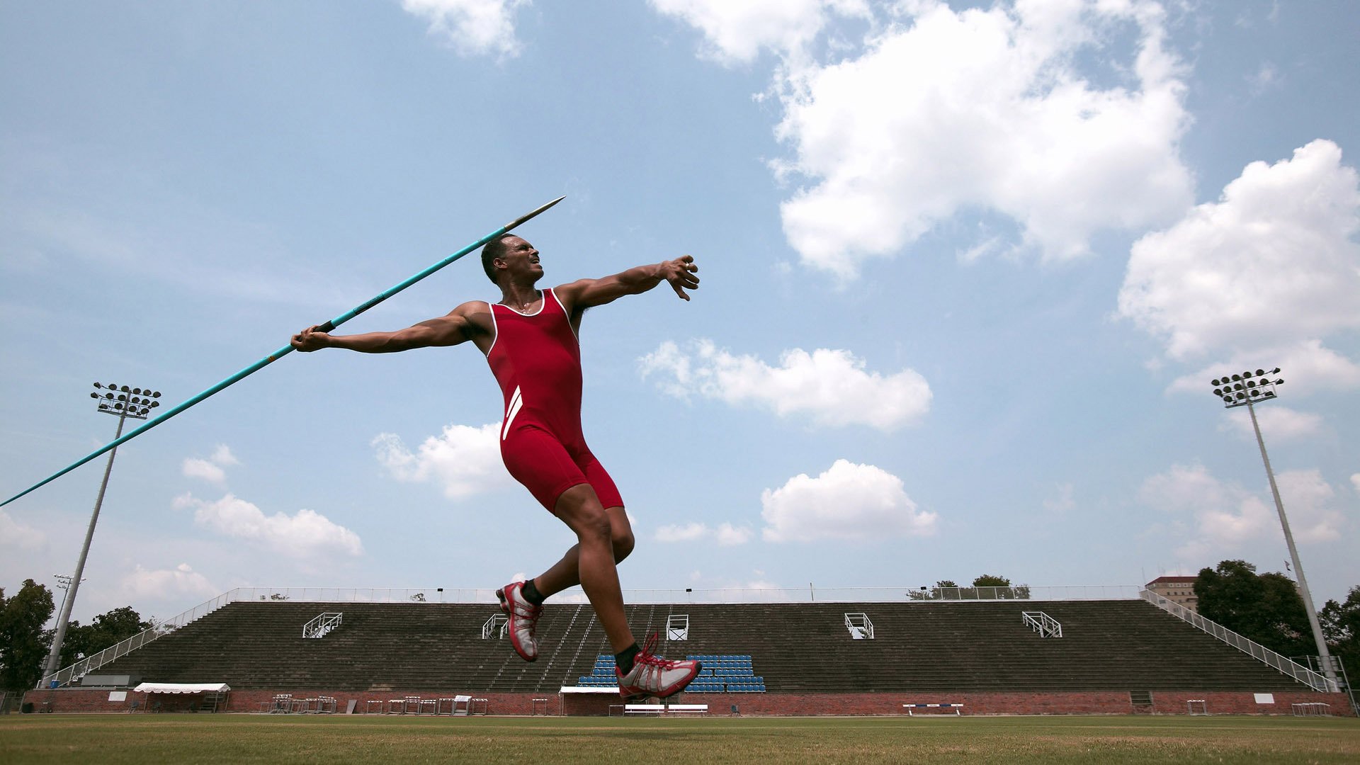 例行赛末段，各队拼刺刀争夺季后赛席位，拼刺刀比赛